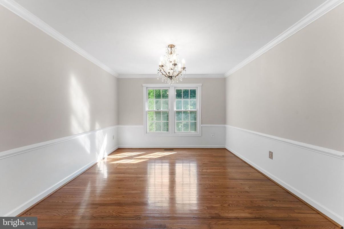 Chandelier, Empty room, Interior, Wood Texture Flooring