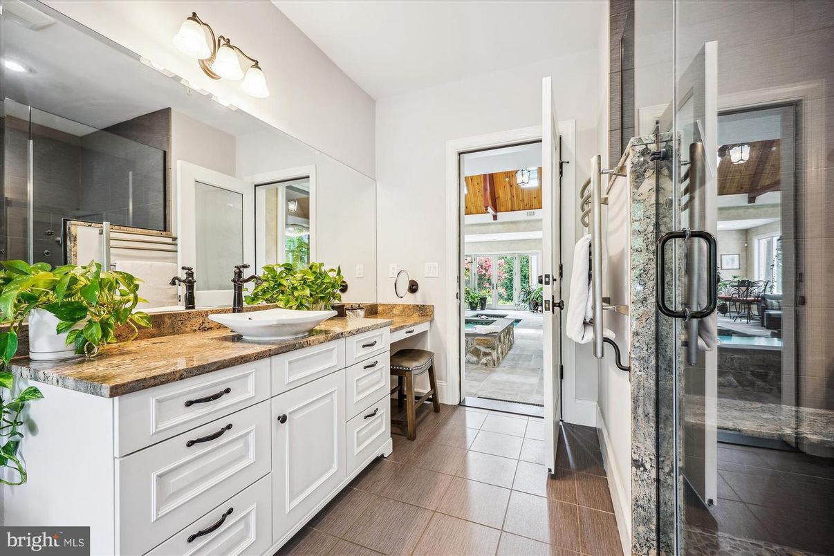 Bathroom, Dual Sink Vanities, Interior