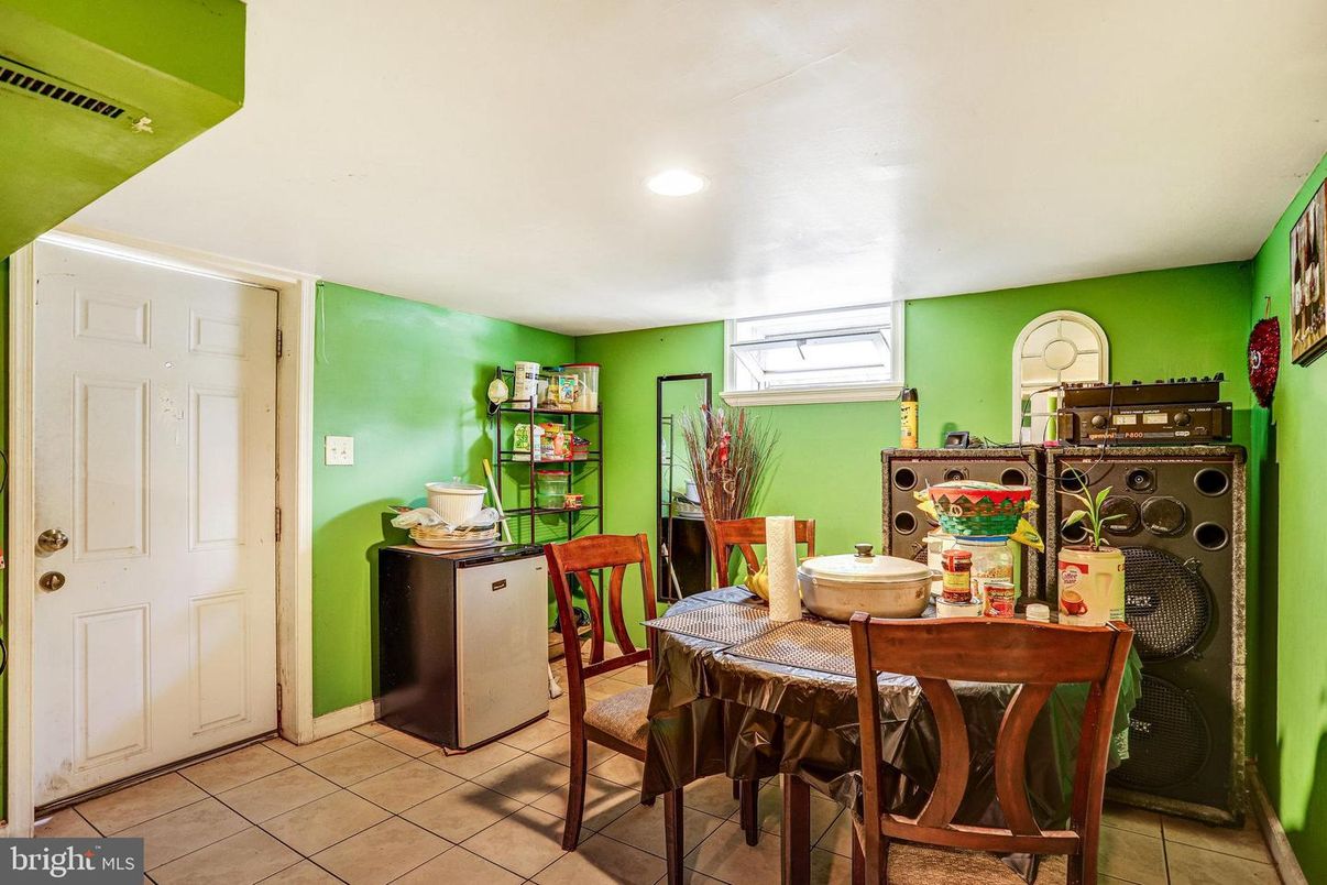 Dining room, Interior, Recessed Lighting