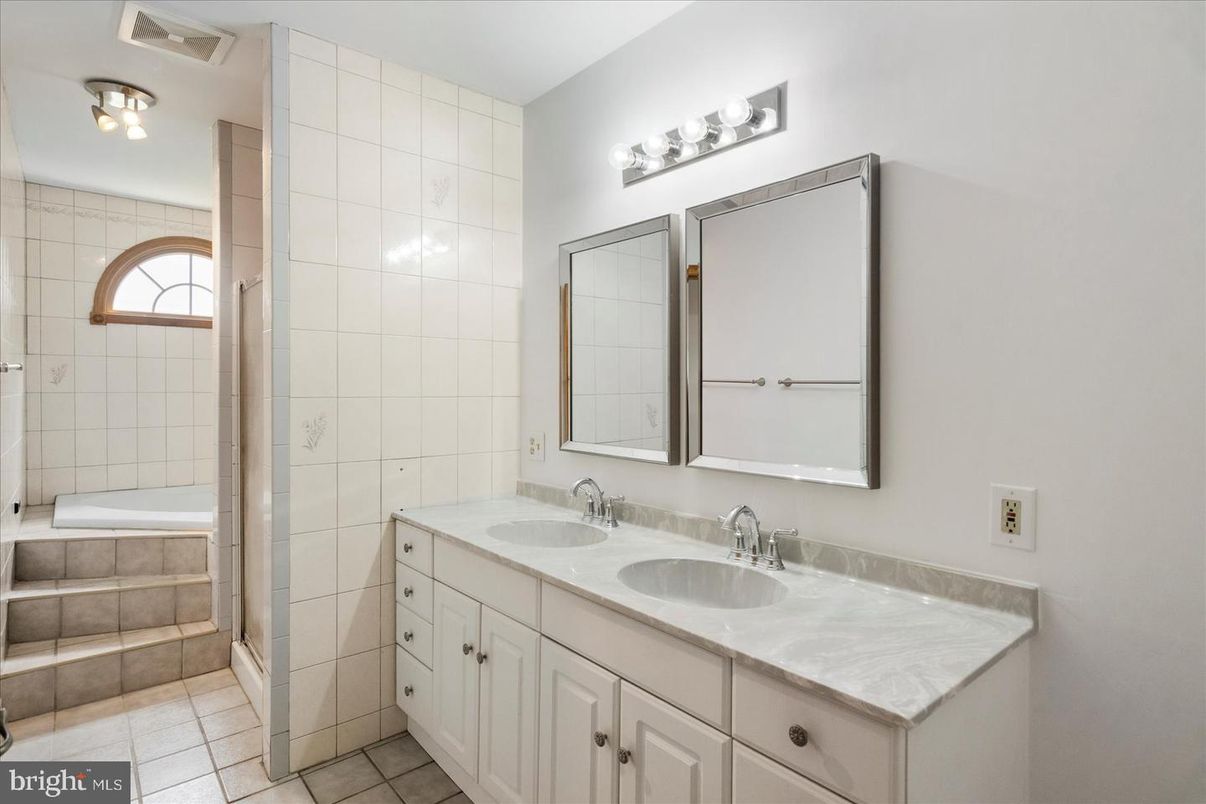 Bathroom, Dual Sink Vanities, Interior