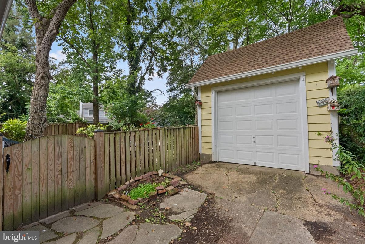 Detached Garage, Exterior