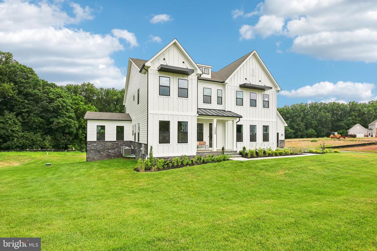 Backyard, Exterior, Facade, Farmhouse