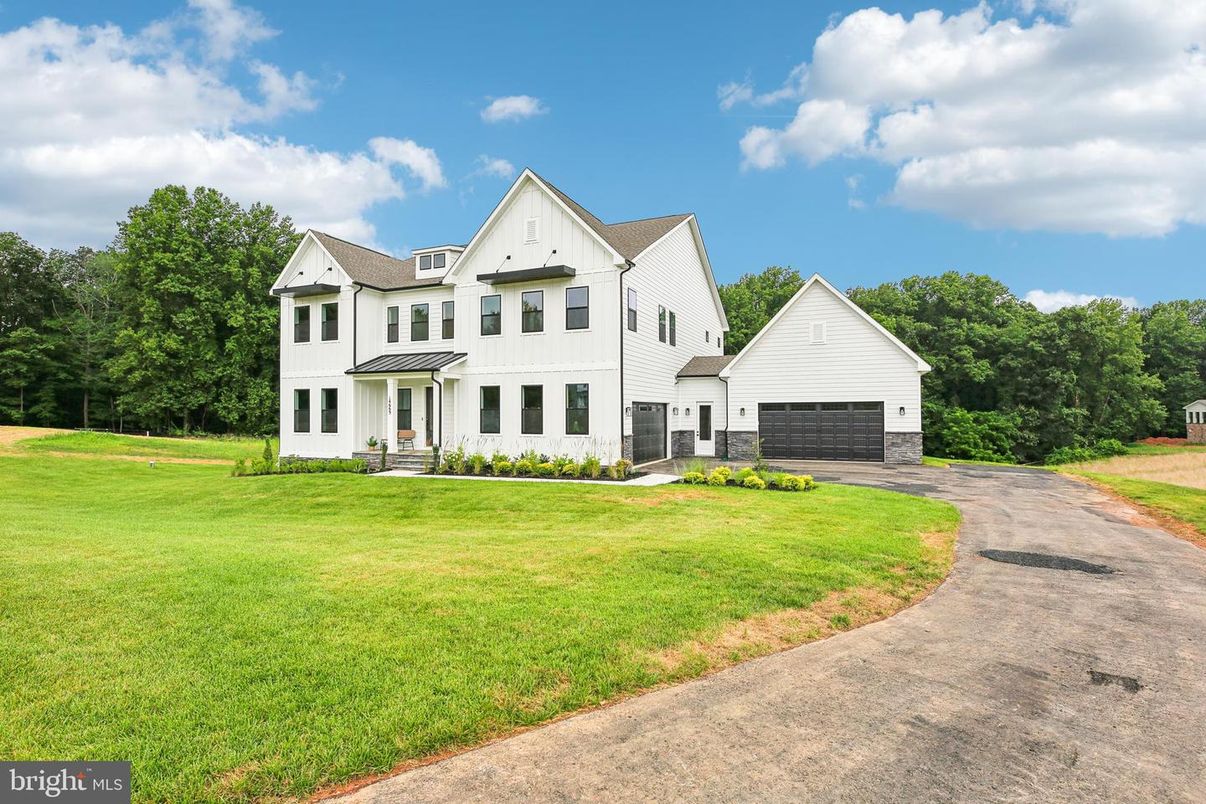 Attached, Backyard, Exterior, Facade, Farmhouse