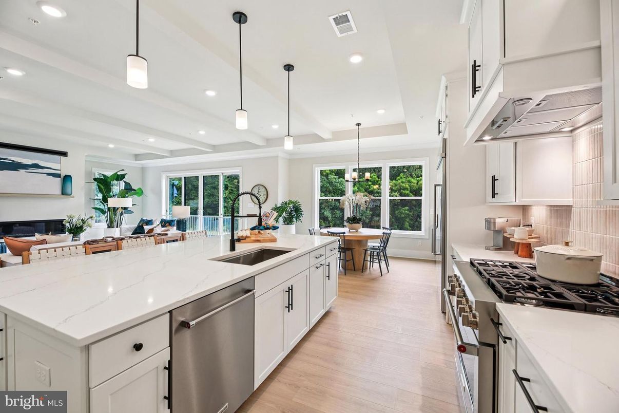 Dining room, Interior, Kitchen, Pendant Lights, Recessed Lighting, Stainless Steel Appliances, Wood Texture Flooring