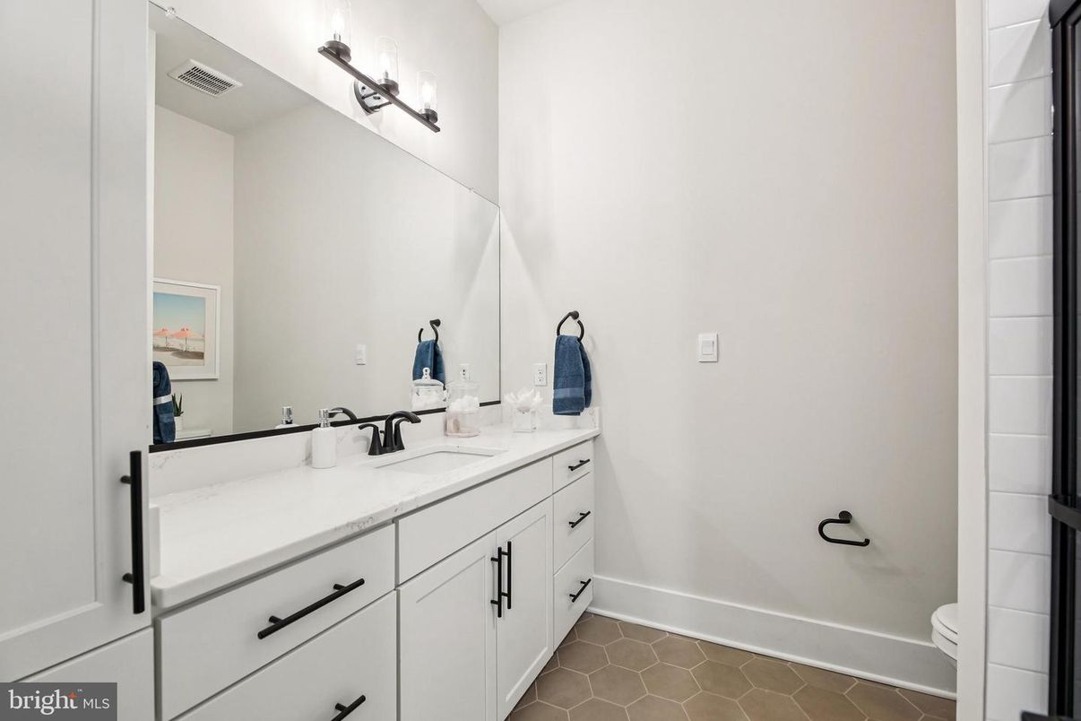 Bathroom, Dual Sink Vanities, Interior