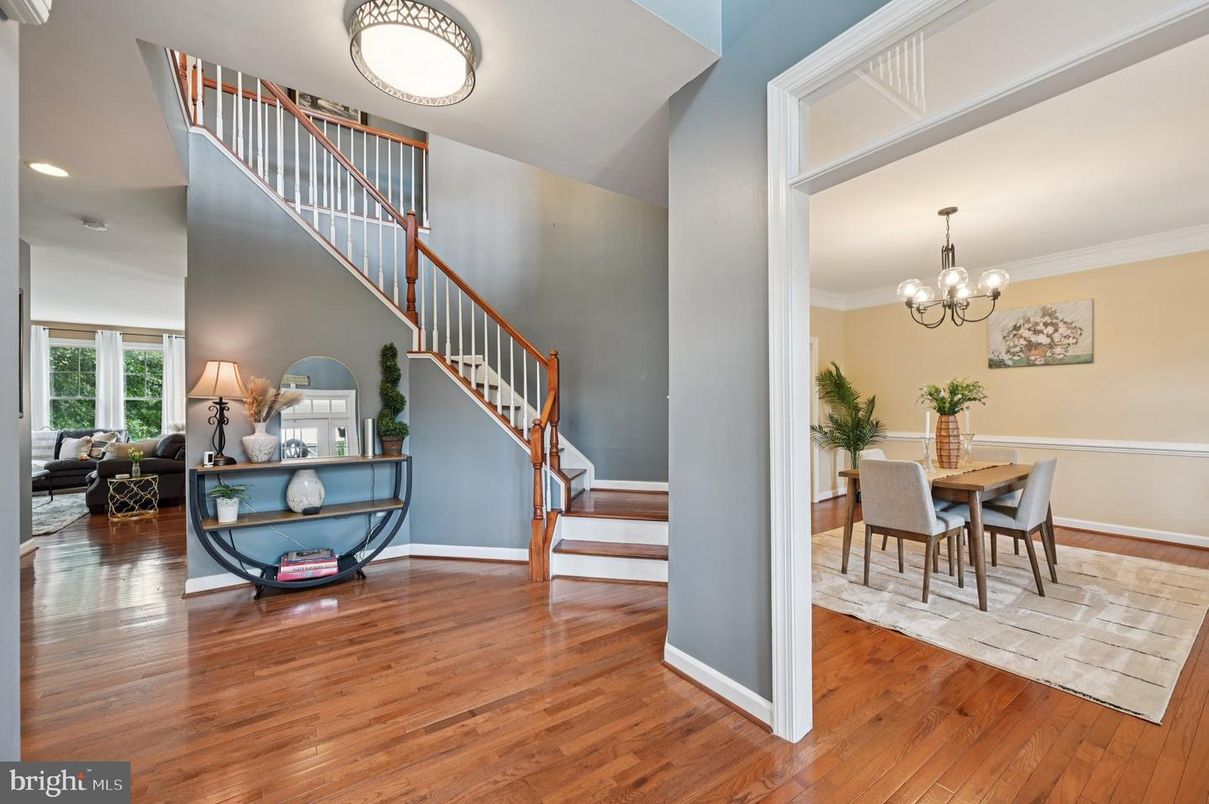 Chandelier, Dining room, Interior, Recessed Lighting, Wood Texture Flooring