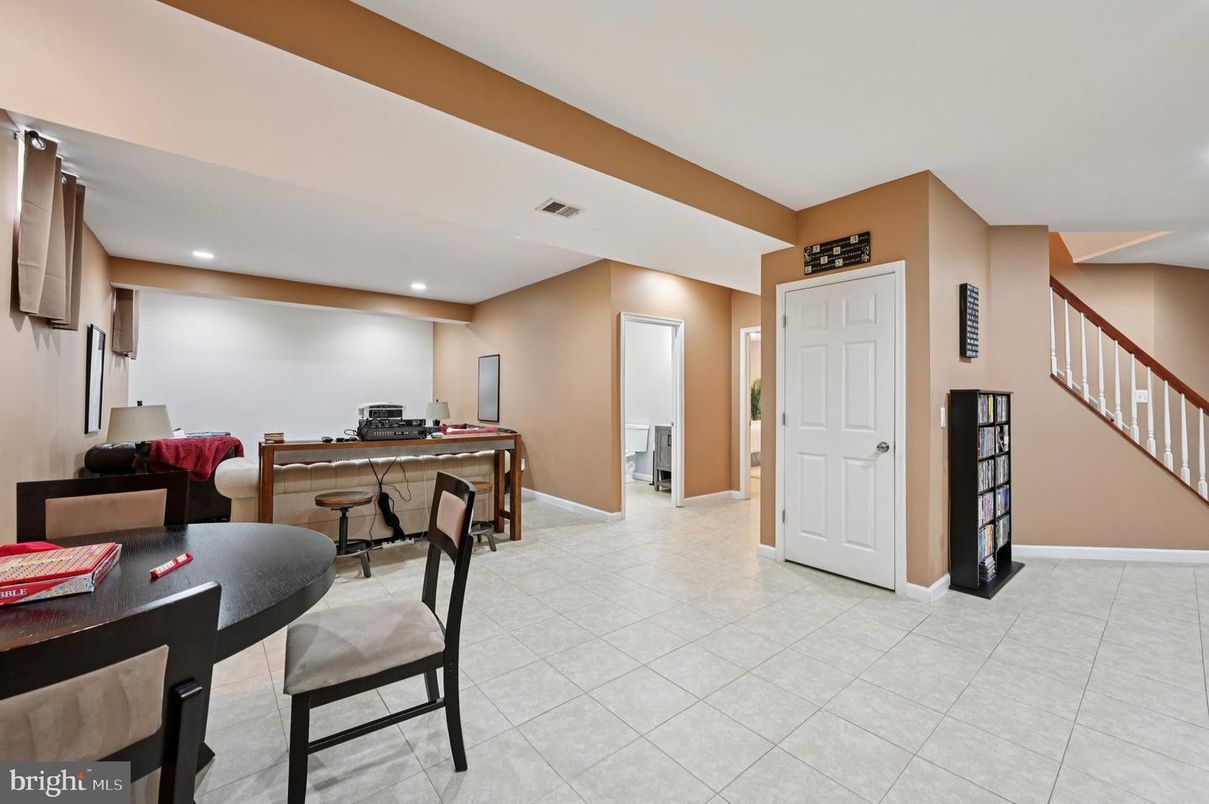 Game Room, Interior, Recessed Lighting