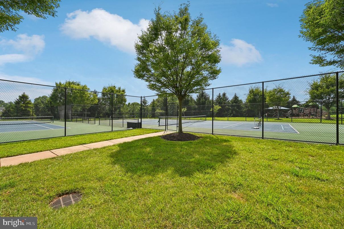 Exterior, Tennis Courts