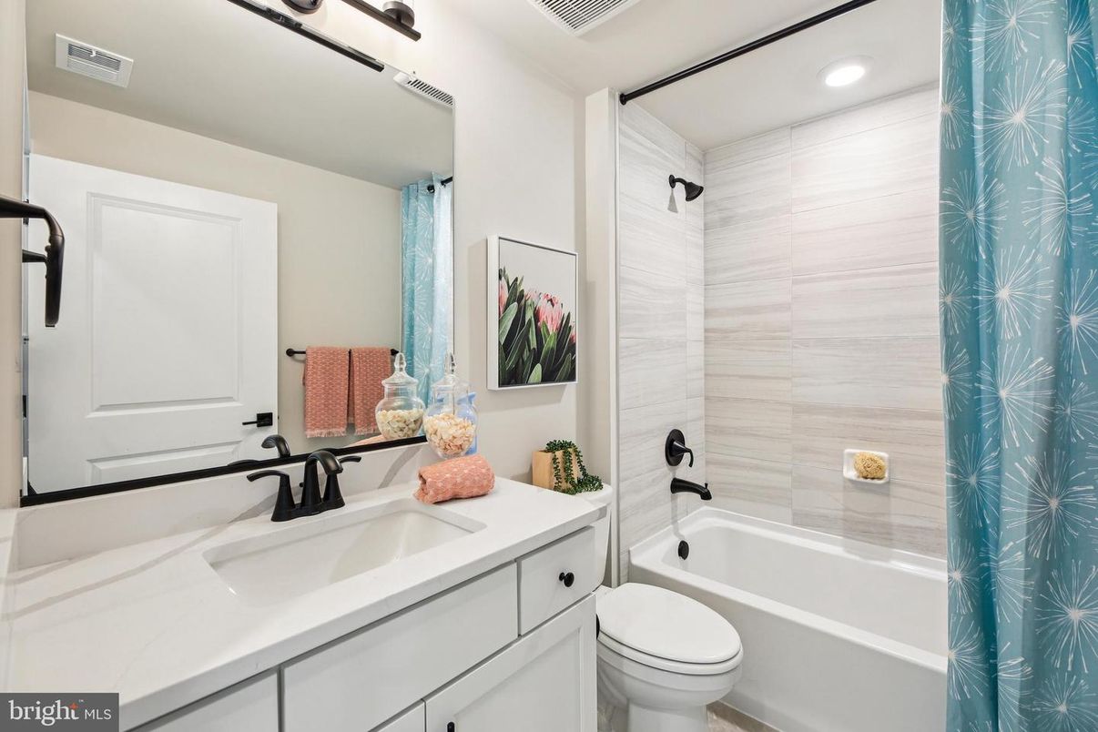 Bathroom, Interior, Recessed Lighting