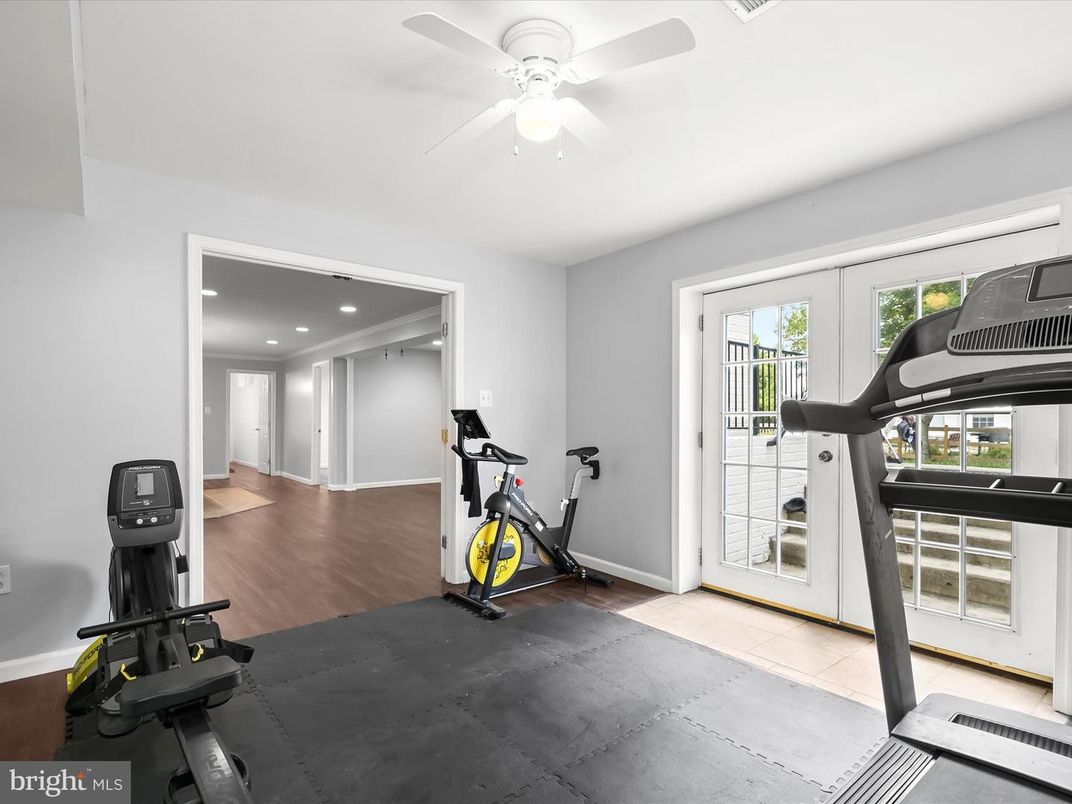 Fitness Equipment, Interior, Recessed Lighting, Wood Texture Flooring
