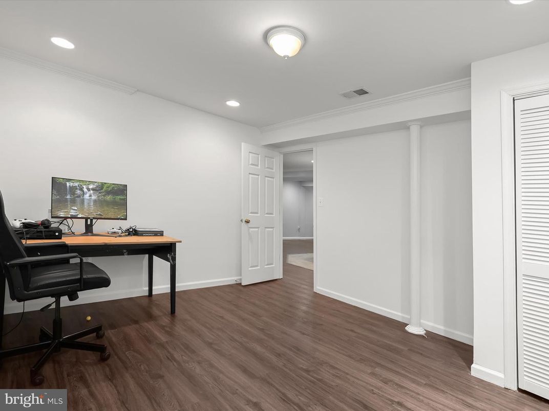 Home Office, Interior, Recessed Lighting, Wood Texture Flooring
