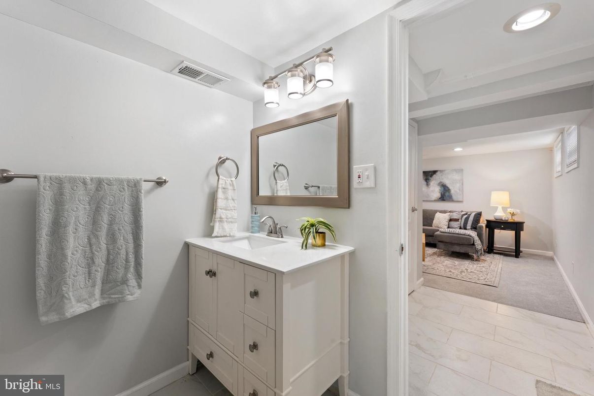 Bathroom, Interior, Marble, Recessed Lighting