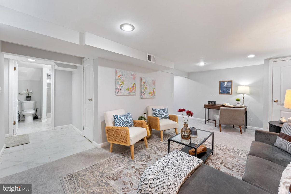 Bathroom, Interior, Living room, Marble, Recessed Lighting