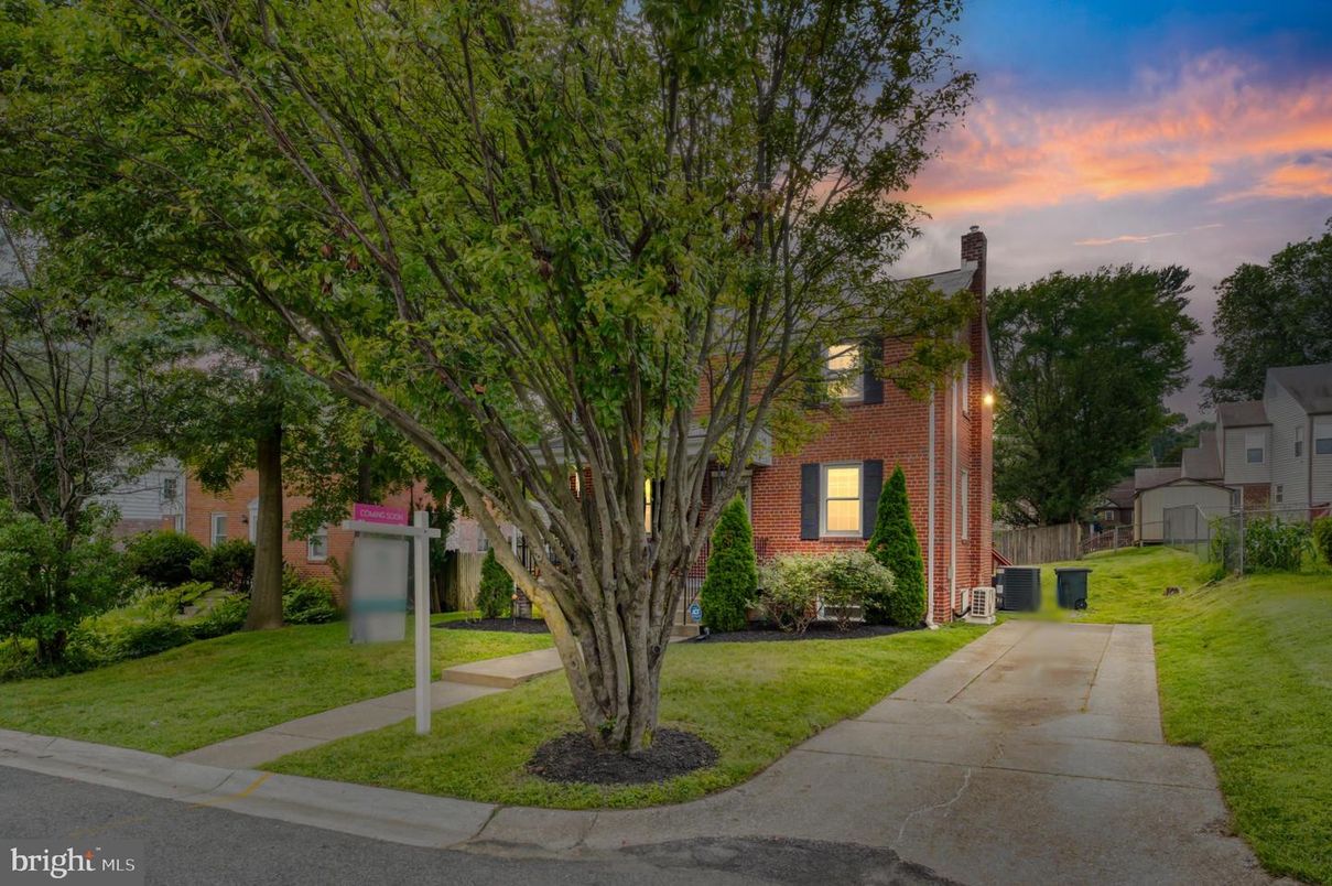 Backyard, Exterior, Facade, Brick Facade, None