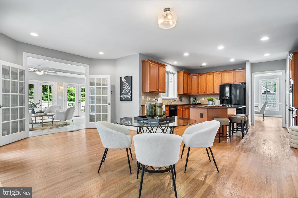 Dining room, Interior, Kitchen, Recessed Lighting, Wood Texture Flooring