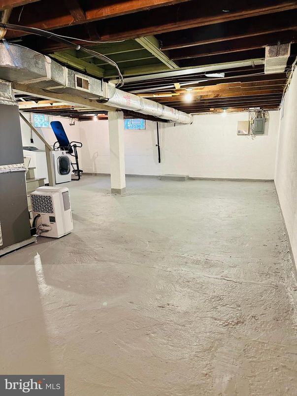 Fitness Equipment, Interior, Wooden Beams