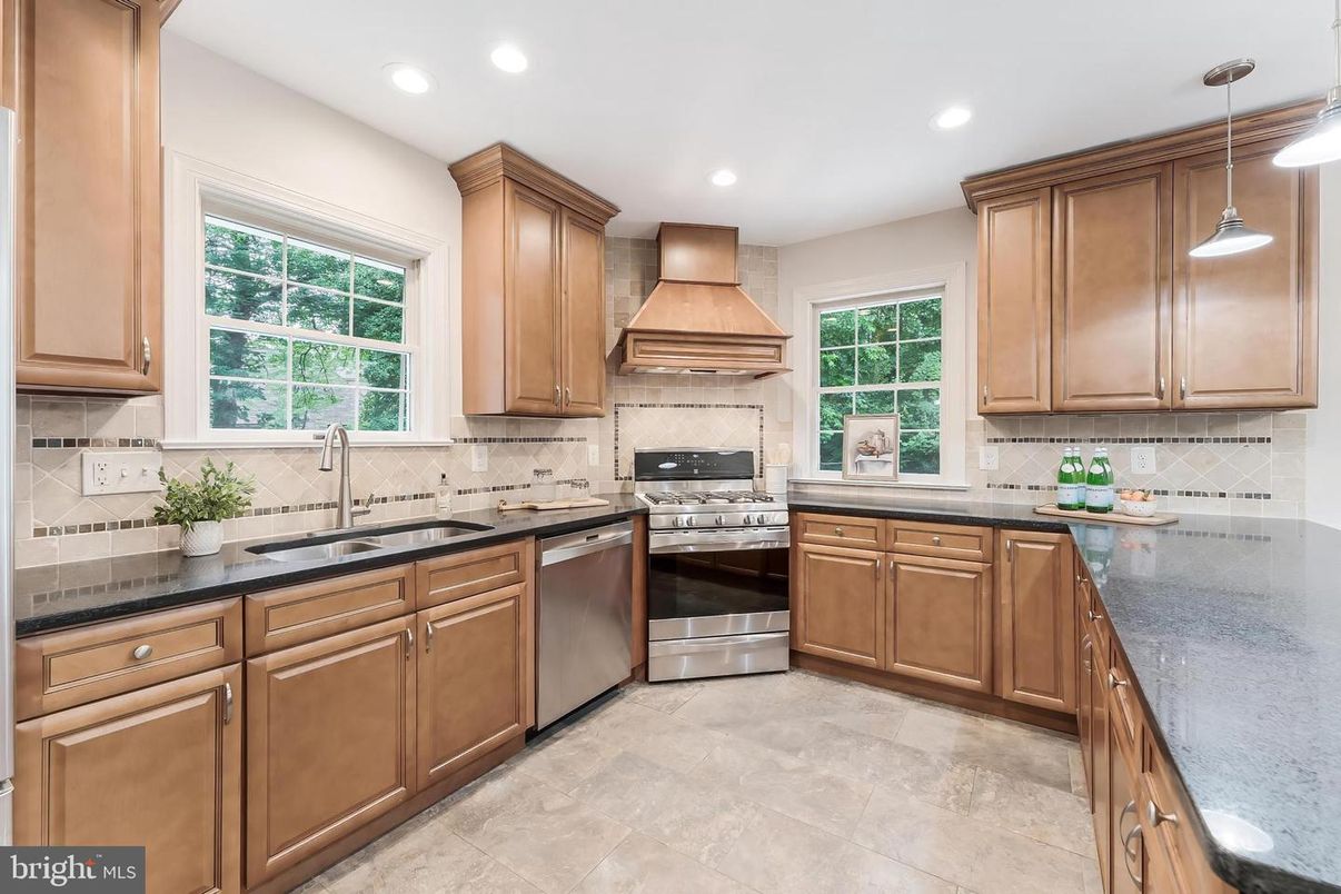 Interior, Kitchen, Pendant Lights, Recessed Lighting, Stainless Steel Appliances