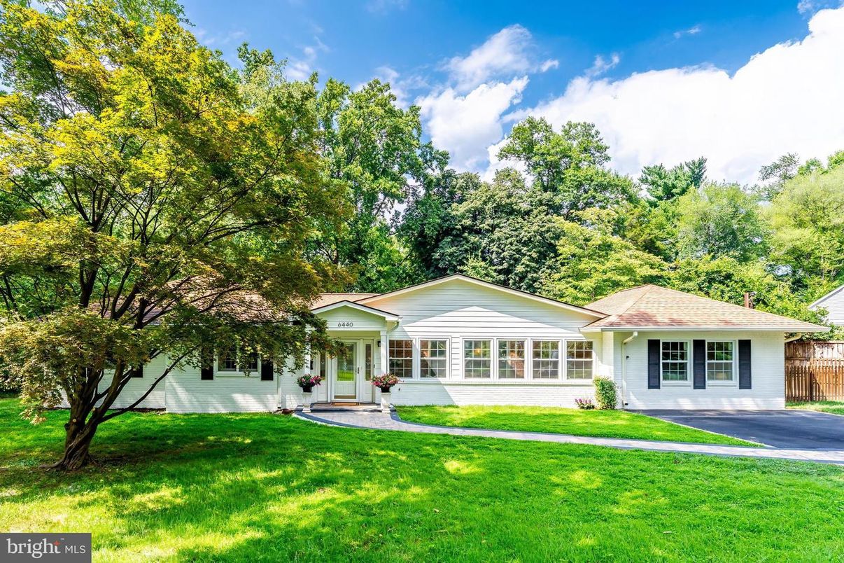 Backyard, Exterior, Facade, Ranch