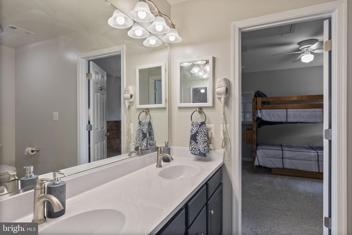 Bathroom, Dual Sink Vanities, Interior