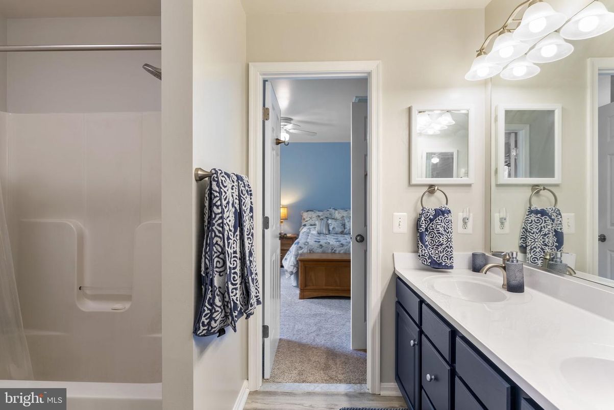 Bathroom, Bedroom, Dual Sink Vanities, Interior