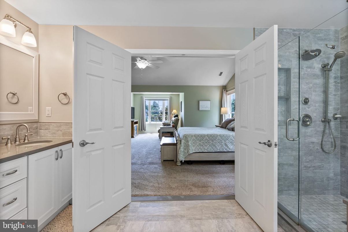 Bathroom, Bedroom, Dual Sink Vanities, Glass Shower, Interior