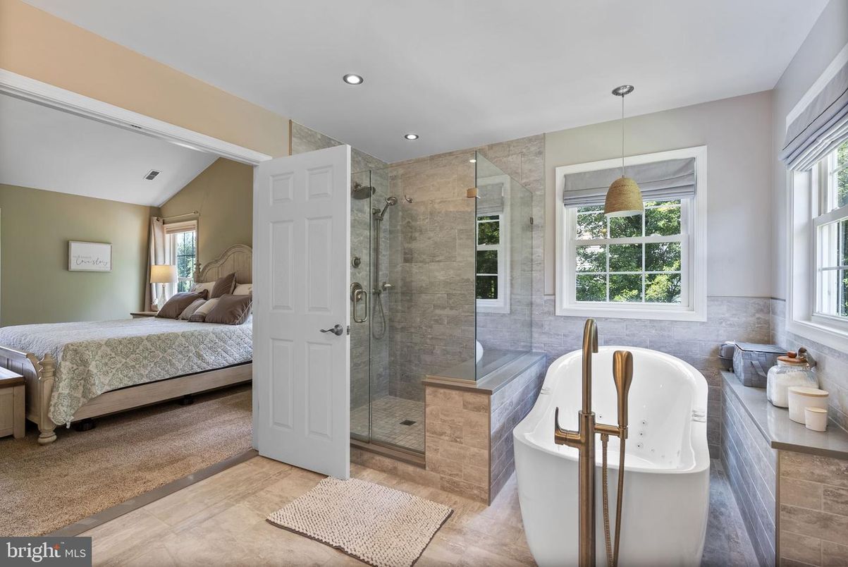 Bathroom, Bedroom, Free Standing Baths, Glass Shower, Interior, Pendant Lights, Recessed Lighting