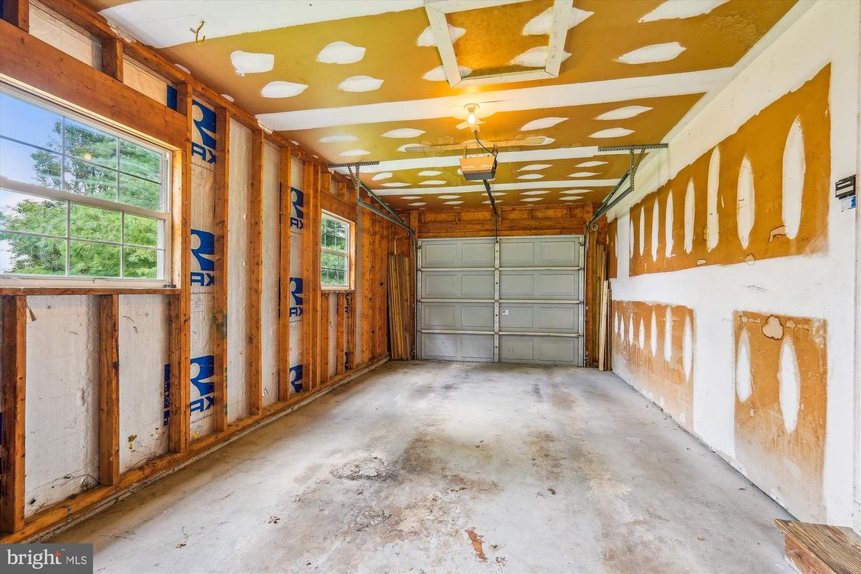 Garage, Interior