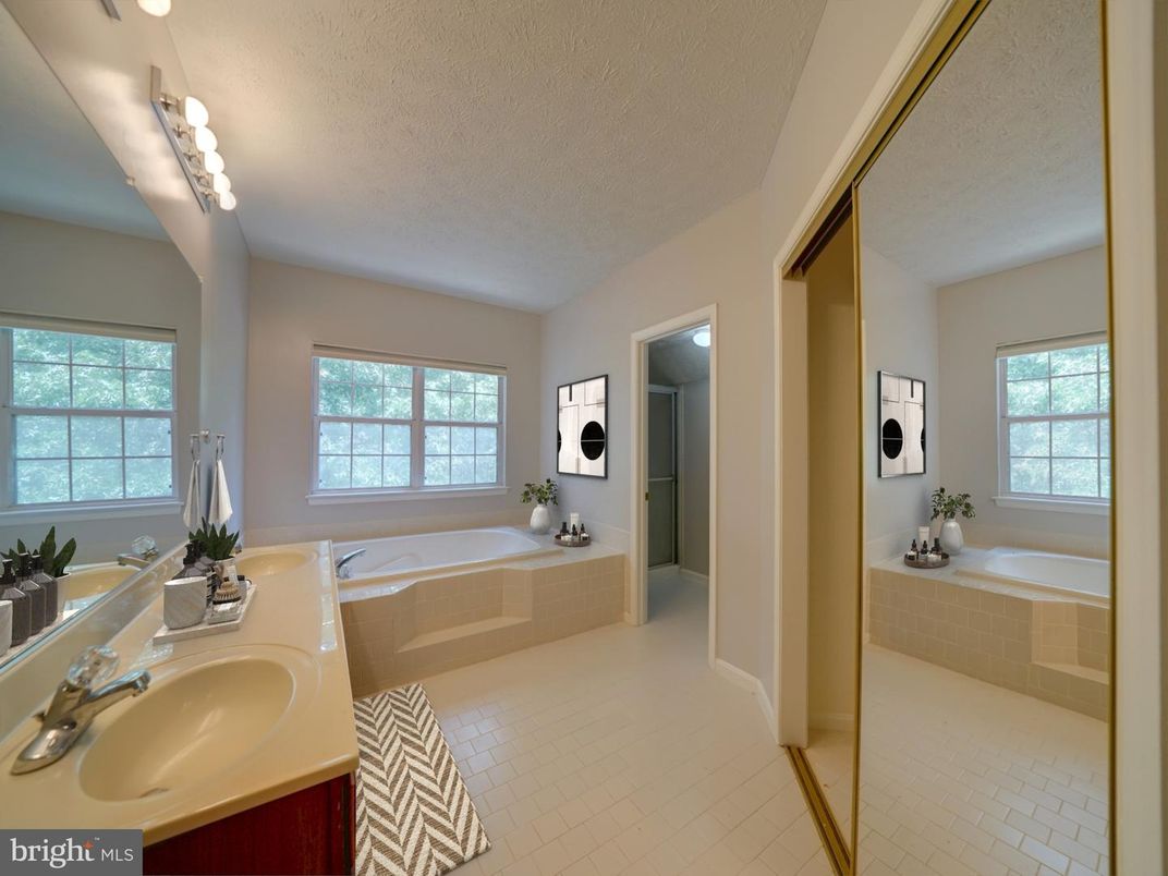 Bathroom, Dual Sink Vanities, Interior