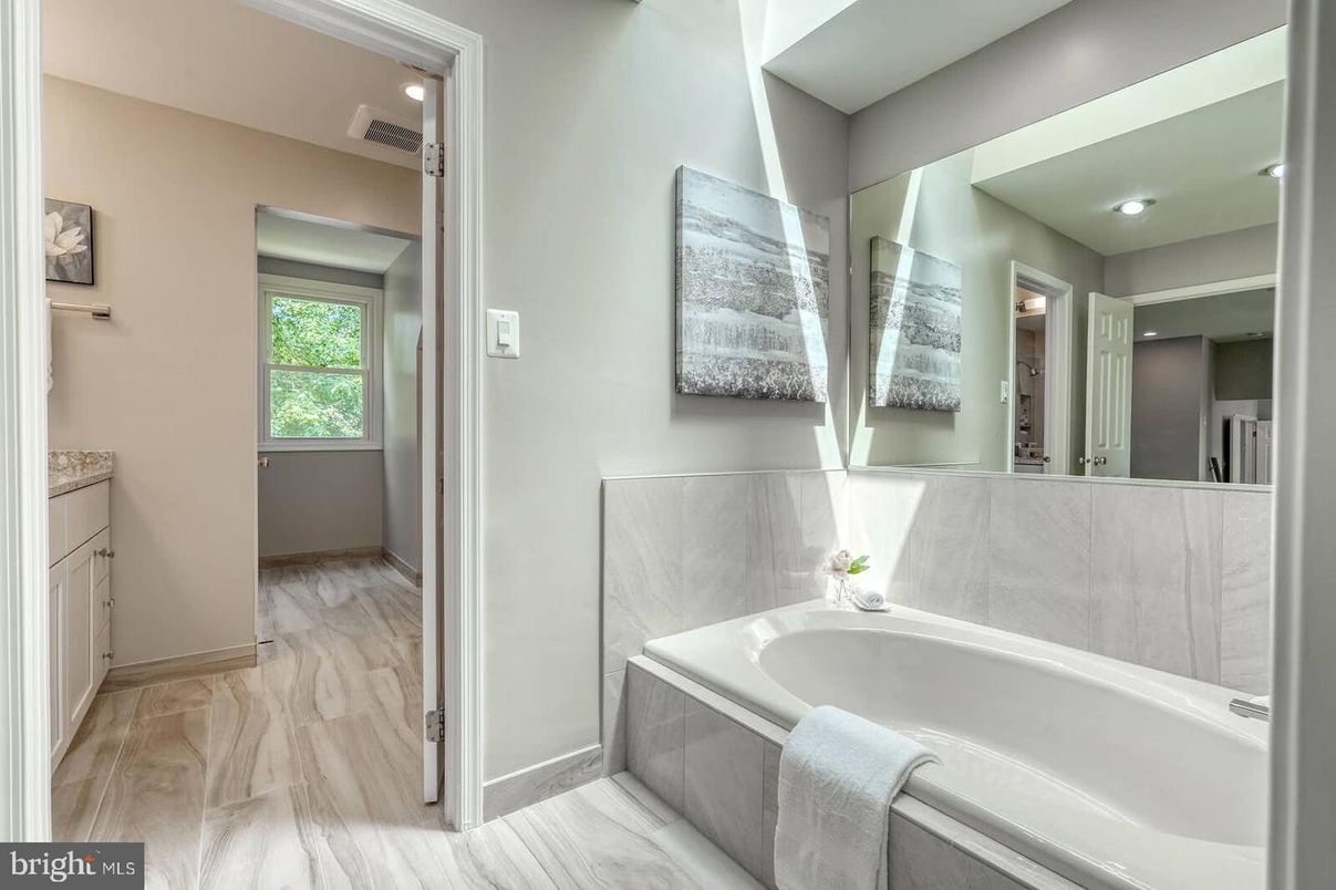 Bathroom, Interior, Marble, Recessed Lighting