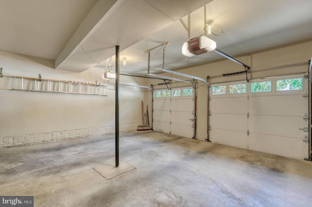 Garage, Interior