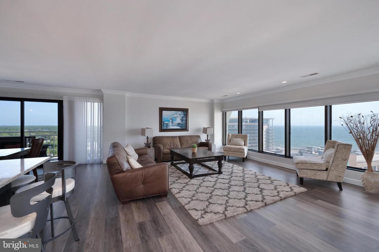 Interior, Living room, Recessed Lighting, Water, Wood Texture Flooring