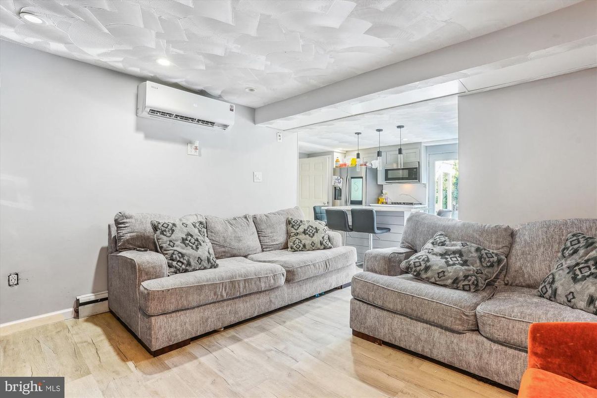 Interior, Kitchen, Living room, Pendant Lights, Recessed Lighting, Wood Texture Flooring