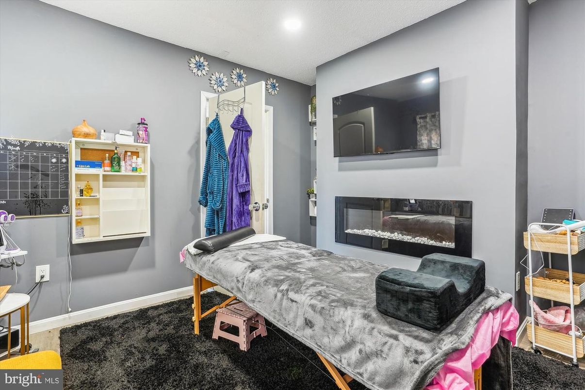 Fireplace, Interior, Recessed Lighting