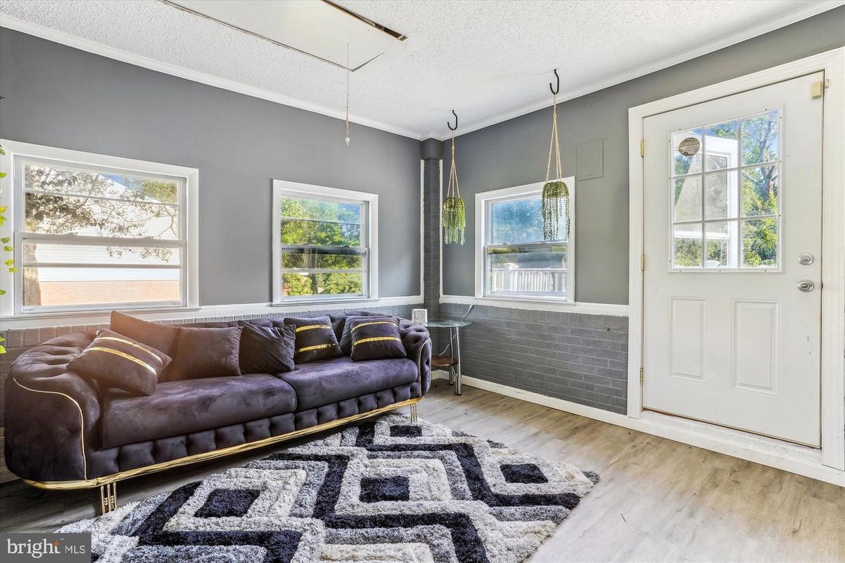 Interior, Pendant Lights, Wood Texture Flooring
