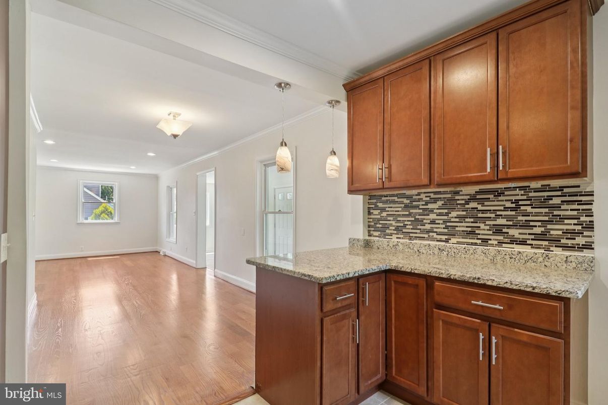 Interior, Pendant Lights, Recessed Lighting, Wood Texture Flooring