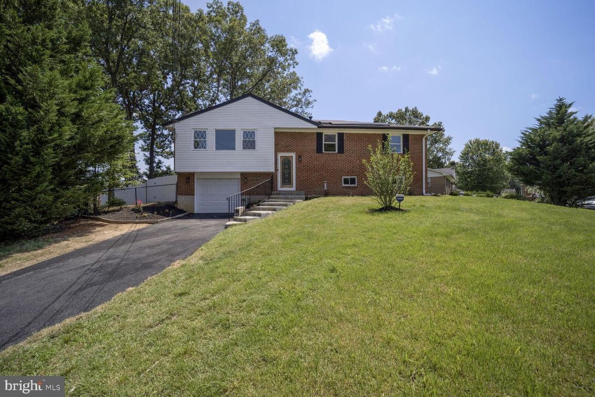 Attached, Backyard, Exterior, Facade, Brick Facade, Raised Ranch
