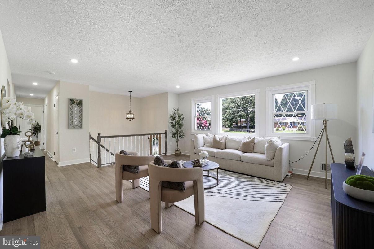 Dining room, Interior, Living room, Recessed Lighting, Wood Texture Flooring