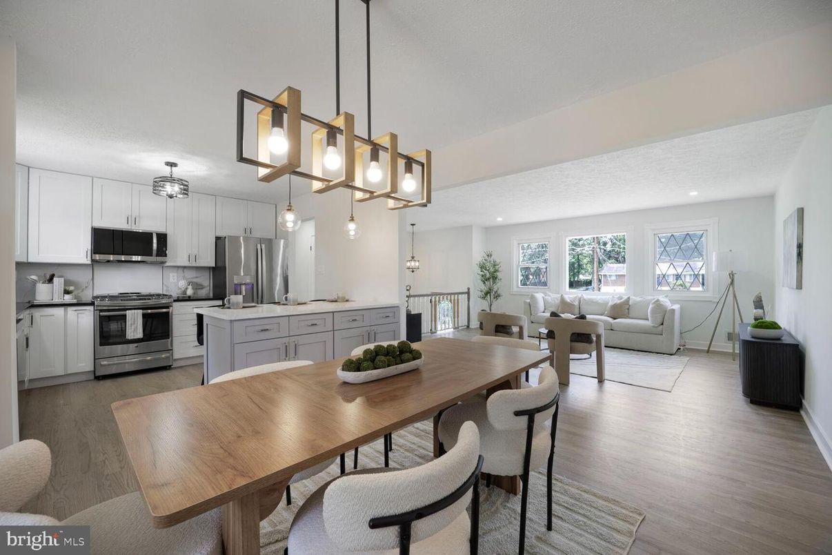 Dining room, Interior, Kitchen, Living room, Pendant Lights, Recessed Lighting, Stainless Steel Appliances, Wood Texture Flooring