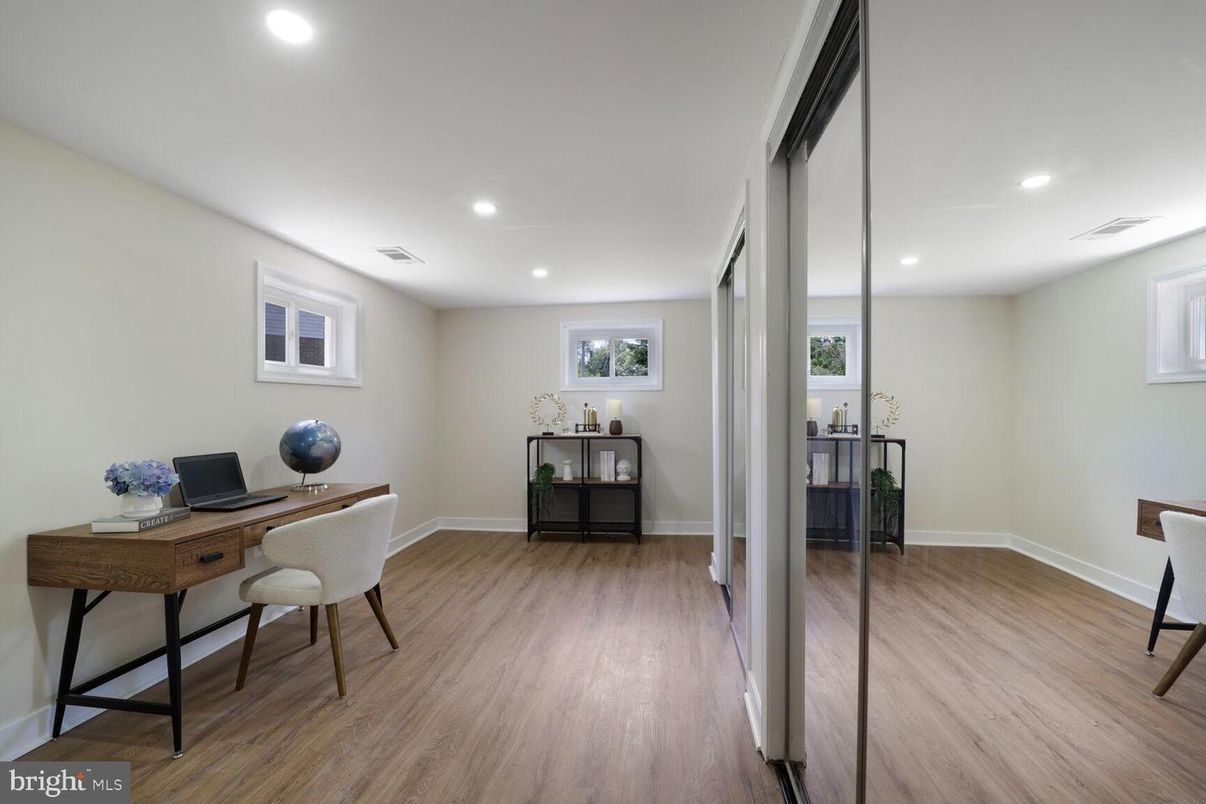 Home Office, Interior, Recessed Lighting, Wood Texture Flooring
