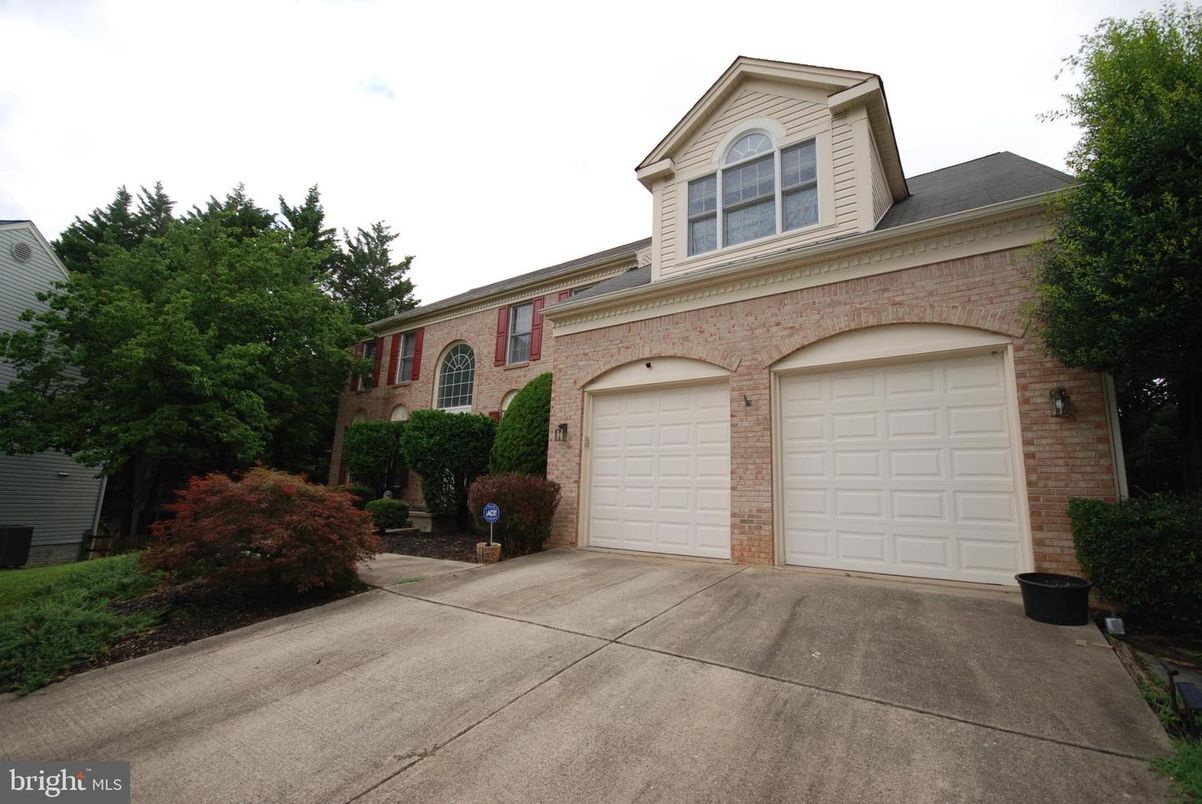 Attached, Exterior, Facade, Brick Facade, Brick Traditional