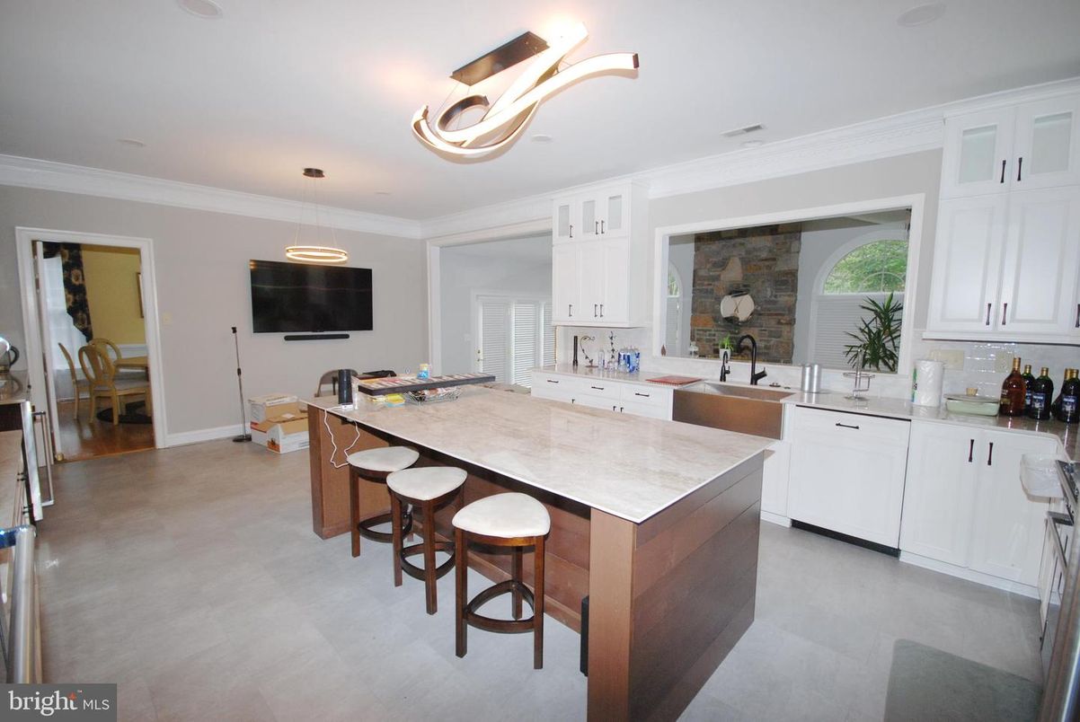 Dining room, Interior, Kitchen, Pendant Lights, Stone Walls