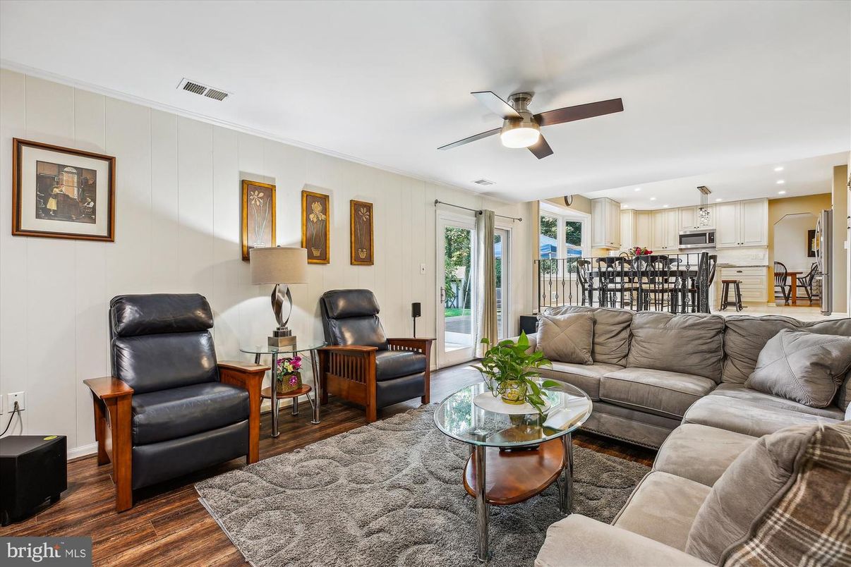 Interior, Kitchen, Living room, Pendant Lights, Recessed Lighting, Stainless Steel Appliances, Wood Texture Flooring