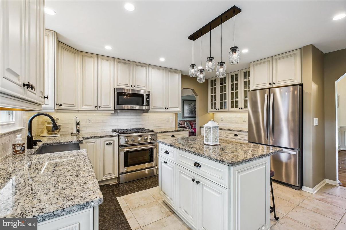 Interior, Kitchen, Pendant Lights, Recessed Lighting, Stainless Steel Appliances