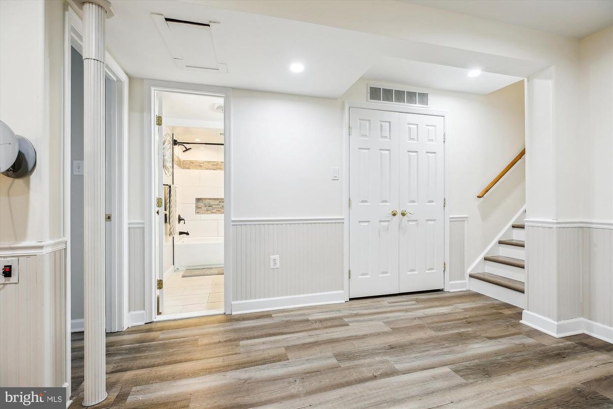 Bathroom, Interior, Recessed Lighting, Wood Texture Flooring