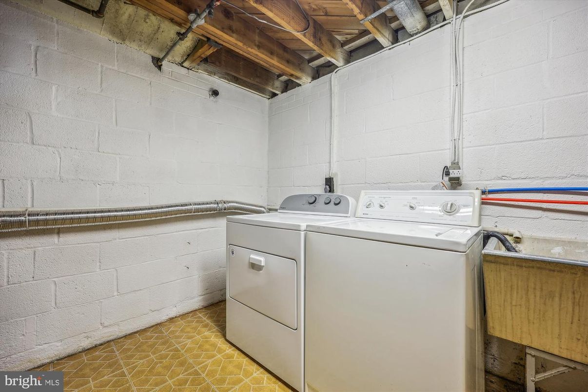 Interior, Stone Walls, Washer, Wooden Beams