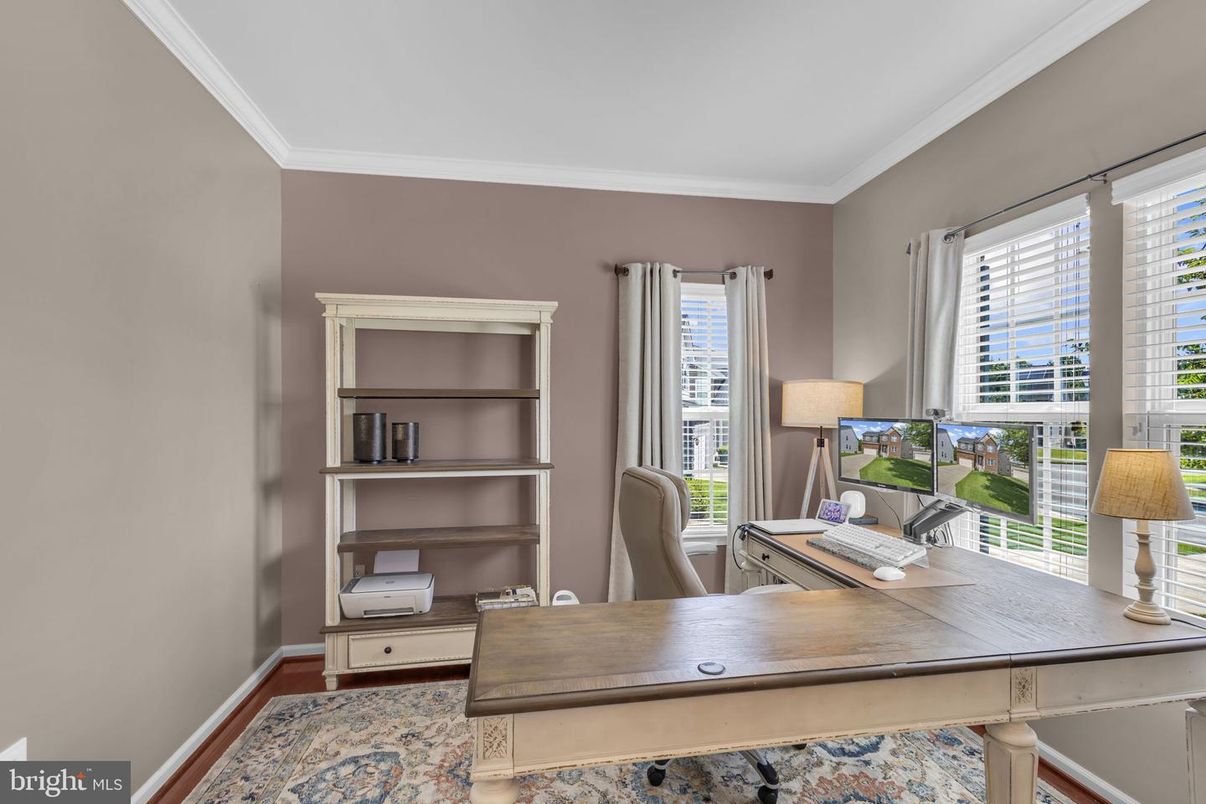 Home Office, Interior