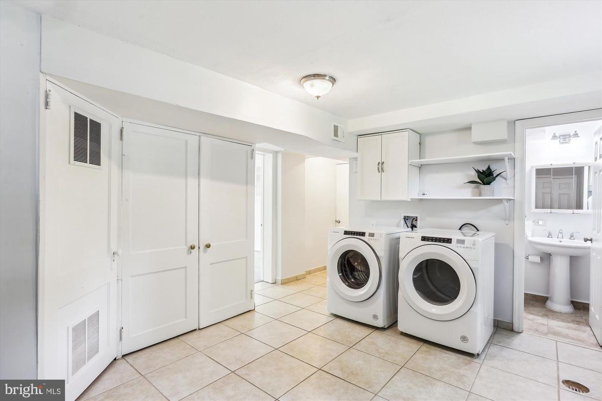 Interior, Washer