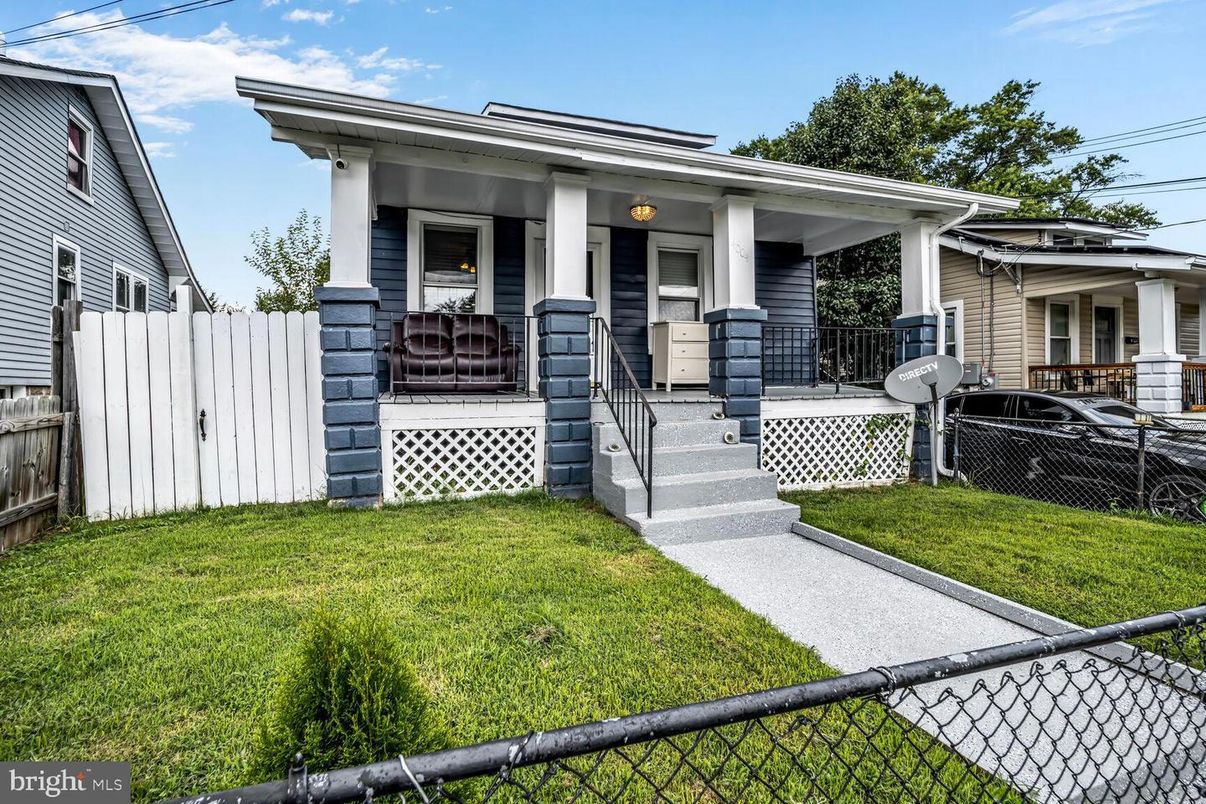 Exterior, Facade, None
