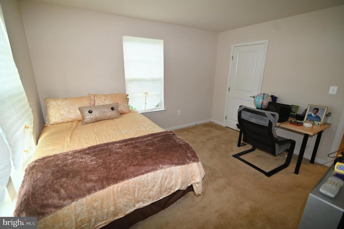 Bedroom, Interior, Water