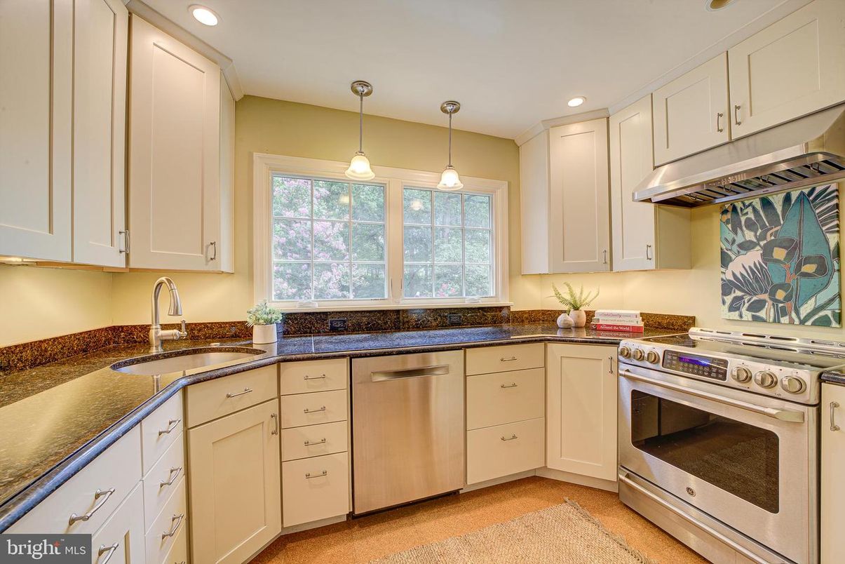 Interior, Kitchen, Pendant Lights, Recessed Lighting, Stainless Steel Appliances